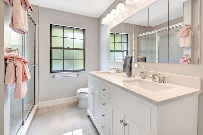 Building Photo - 9311 Longmeadow Cir