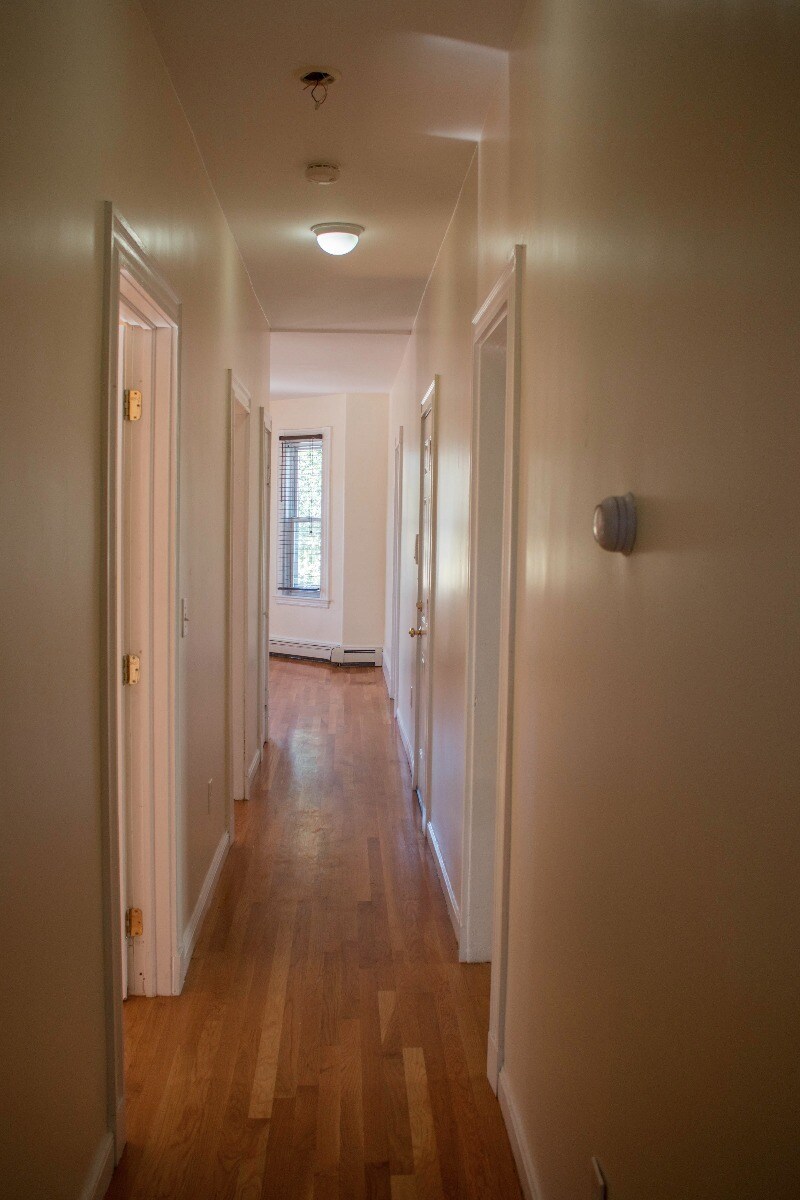 Building Photo - 14 Schiller St