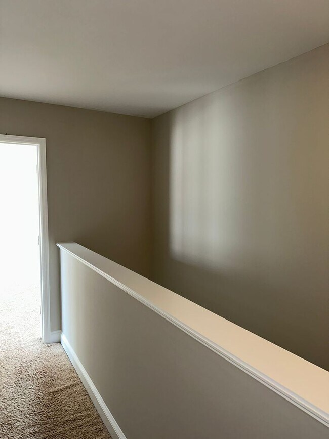 Building Photo - Large family home with fenced back yard in...