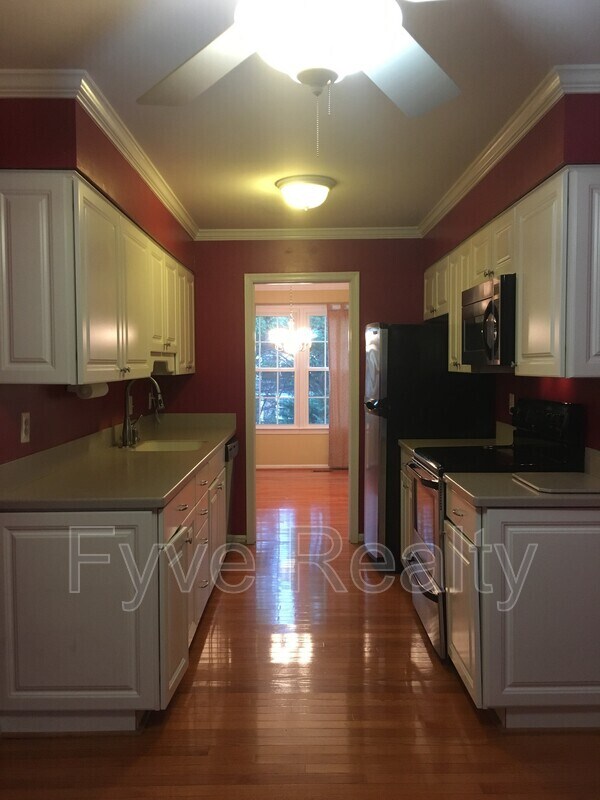 Building Photo - 3166 Borge St