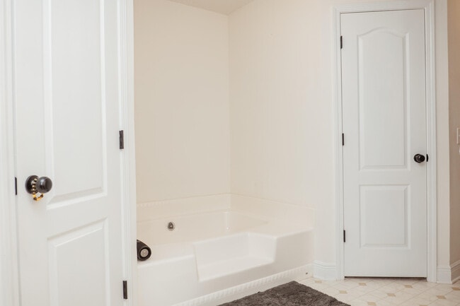 Building Photo - 641 Territory Ln