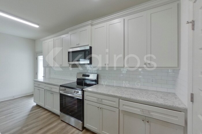Building Photo - 8118 S Hendrick Dr