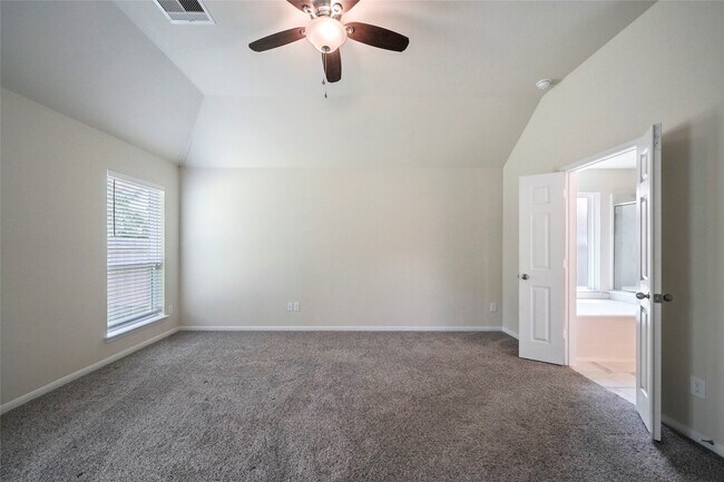 Building Photo - 3227 Fairhaven Ln