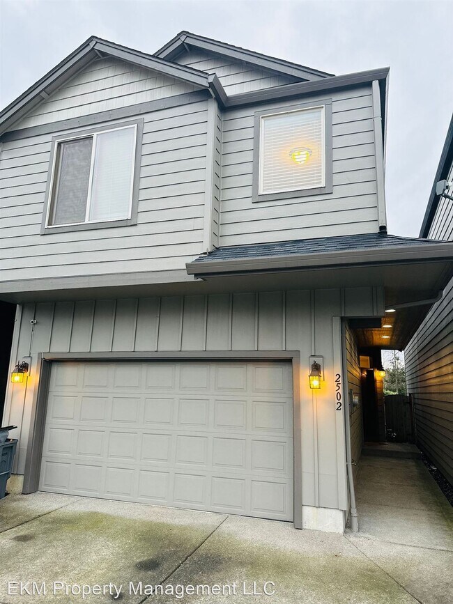 Building Photo - 3 br, 2.5 bath House - 2502 NE 130th Avenu...