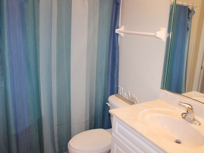 Building Photo - Beautiful Ocean Walk Condo Available February 28th