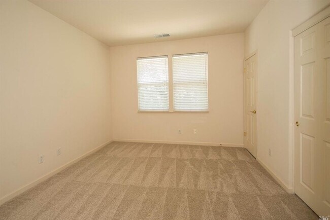 Building Photo - Beautifully Updated 5 Bedroom, 4 Bath Home...