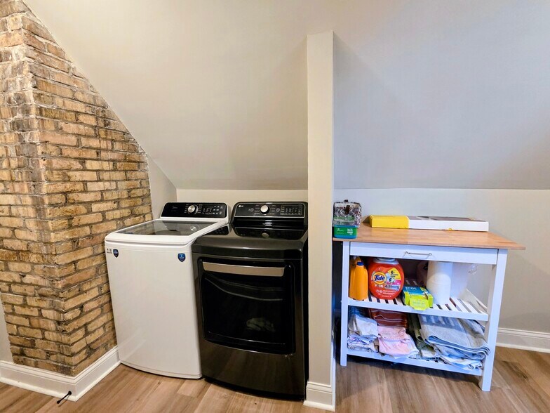 Building Photo - 3022 N Frederick Ave