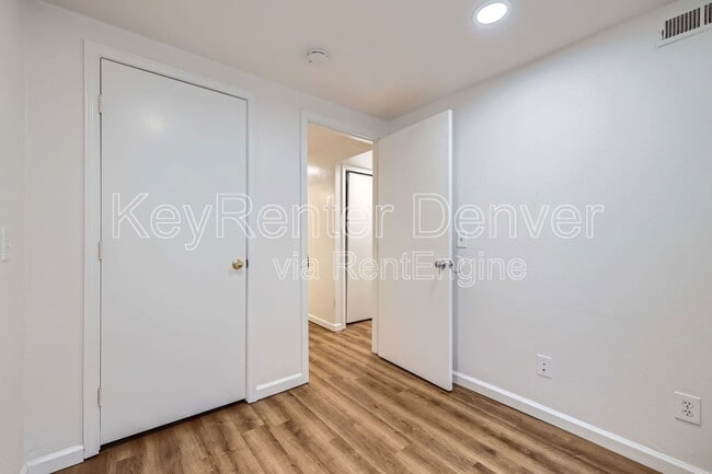 Building Photo - 5870 W 5th Ave