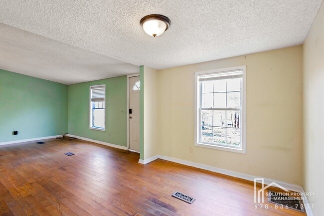 Building Photo - 148 Pine Tree Path