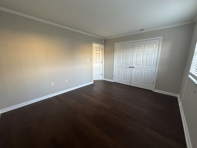 Building Photo - WATERFRONT: 2 BR 2 Bath Ground Level Condo