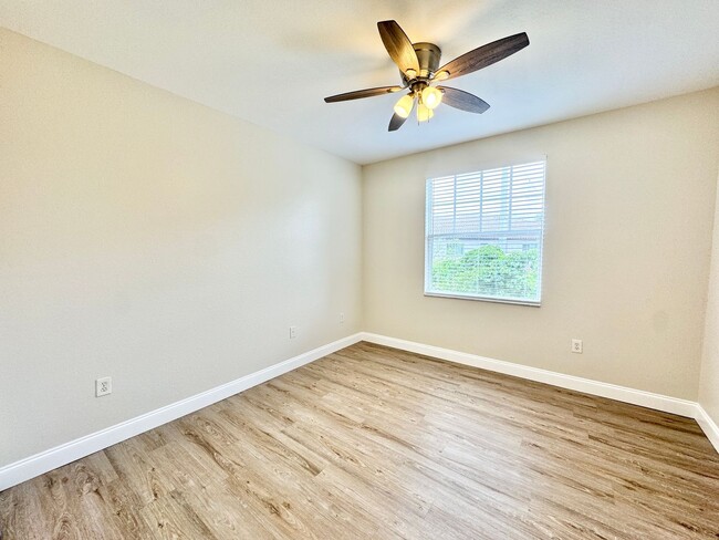 Building Photo - ** FAIRWAY PRESERVE ** 3 BED / 2 BATH COND...