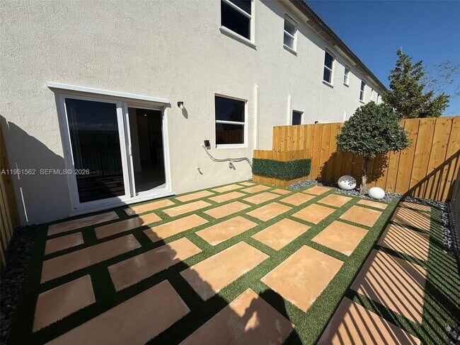 Building Photo - 2767 SE 25th Ave