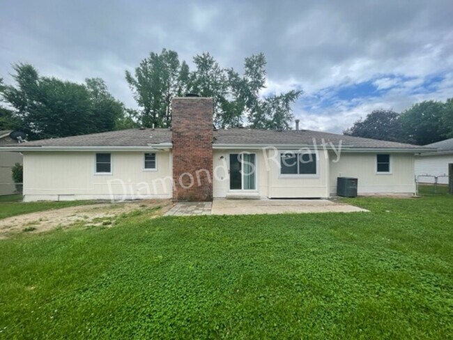 Building Photo - 4 Bedroom Home Available Now! Southwest Springfield!