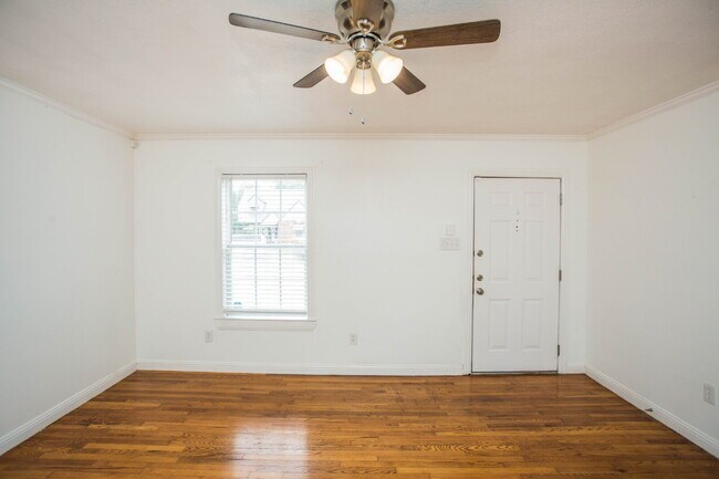 Building Photo - Move-In Ready! Stunning Home with Modern U...