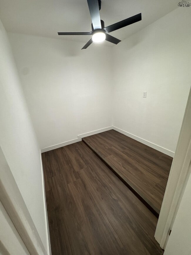 Building Photo - 4126 Lenore Dr