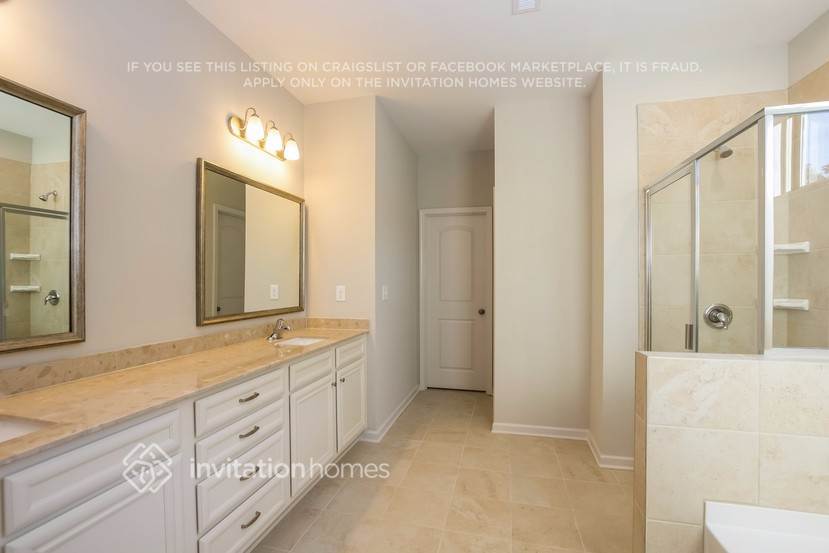 Building Photo - 11326 Cedarvale Farm Pkwy