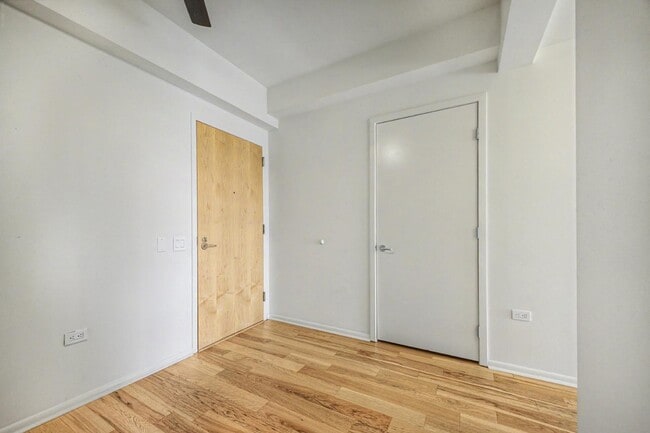 Building Photo - 7151 E Rancho Vista Dr