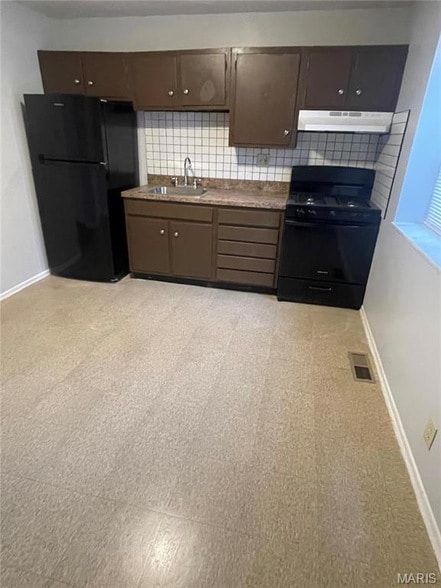 Building Photo - 253 Chambers Rd