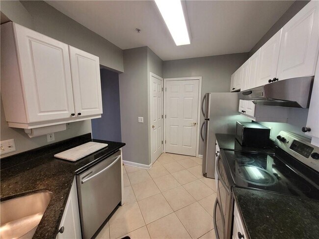 Building Photo - 3334 Peachtree Rd NE