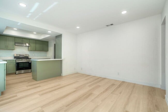 Building Photo - Beautifully Renovated 3-Bedroom Home with ...