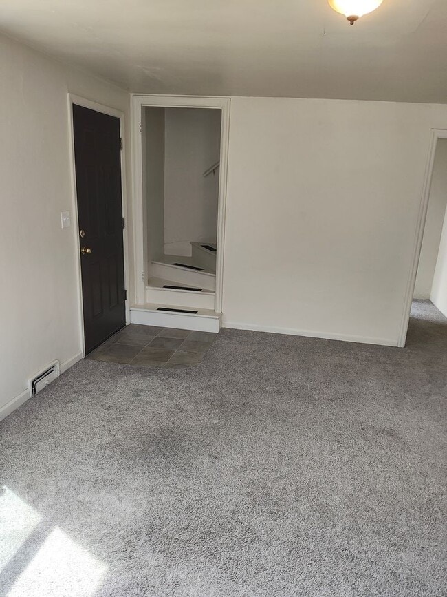 Building Photo - 4BR/2BA House only $2195/month!!!