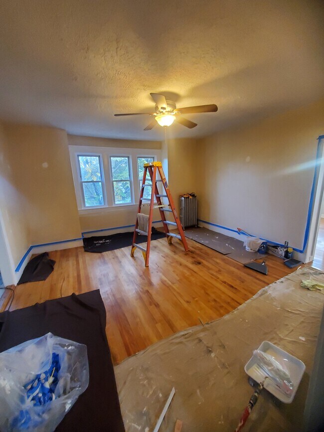 Building Photo - 385 Burncoat St