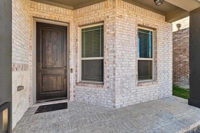 Building Photo - 1548 Euclid Aly