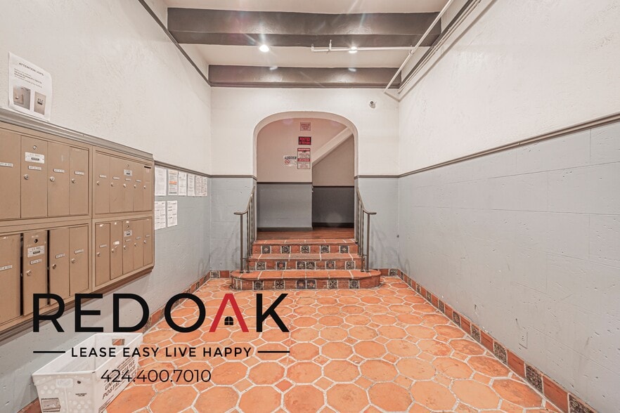 Building Photo - 706 N St Andrews Pl