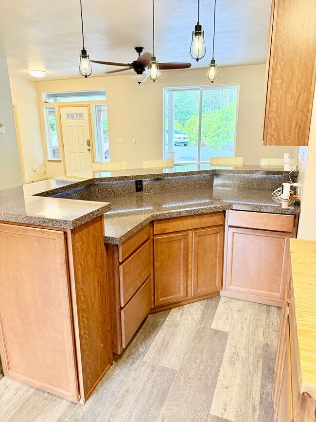 Building Photo - Beautiful house in Maple View Meadows.