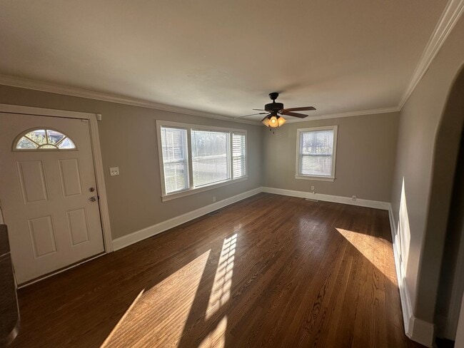 Building Photo - FOR LEASE - 3 bed, 2 bath, 1400 sqft single-family home