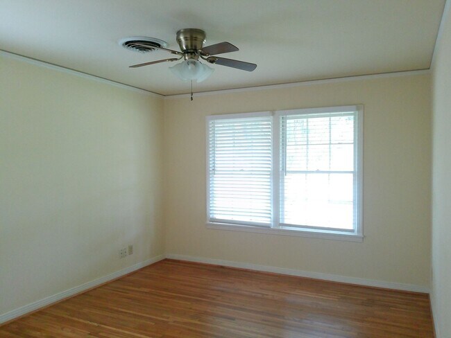 Building Photo - 530 Hopper Dr