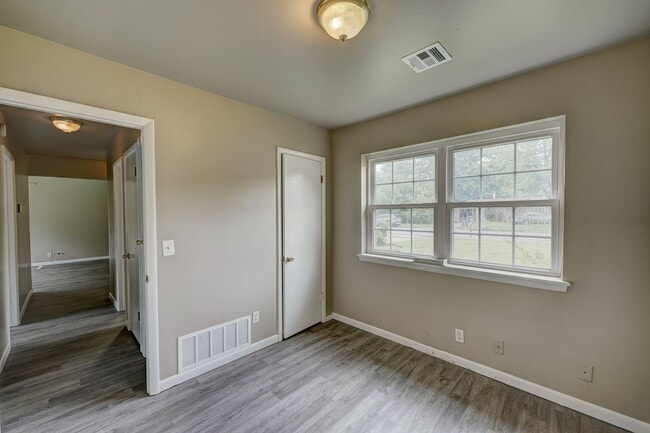 Building Photo - Updated 3-Bedroom Home with Spacious Backy...