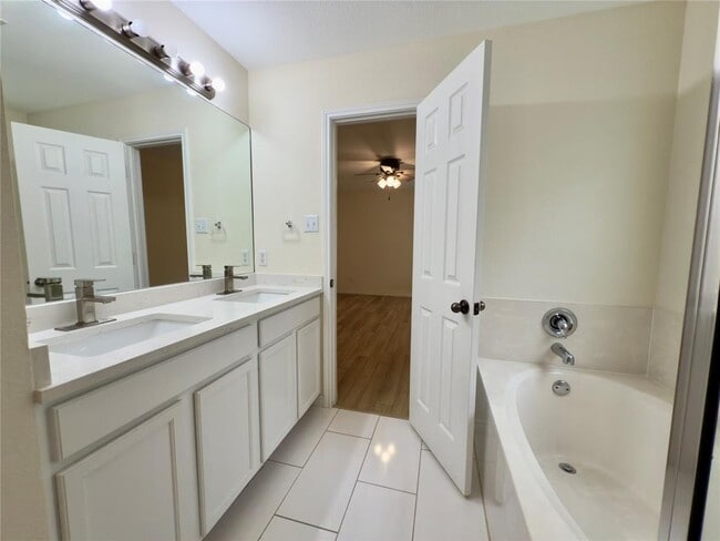 Building Photo - 11505 Bruce Jenner Ln