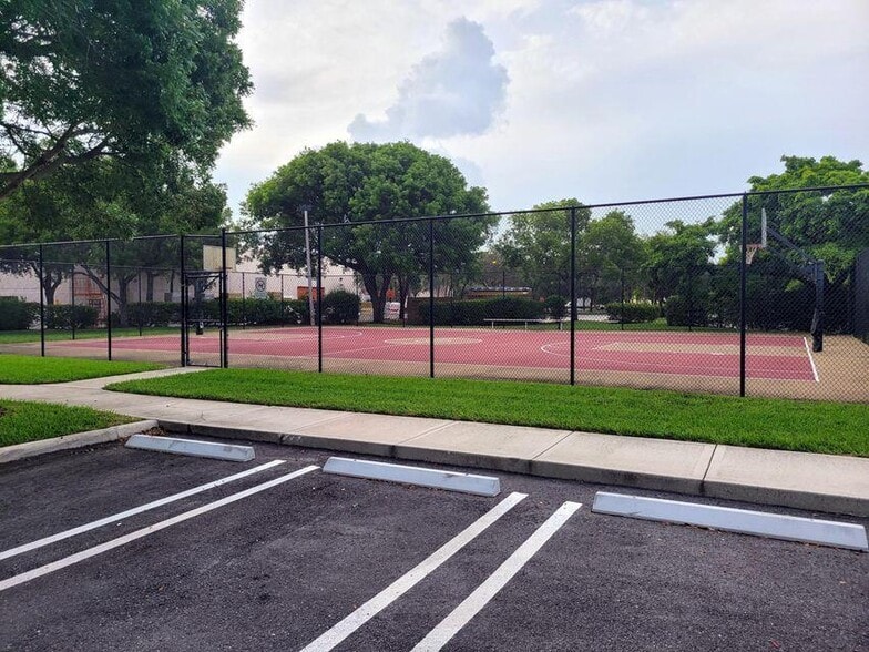 Building Photo - 2024 Alta Meadows Ln