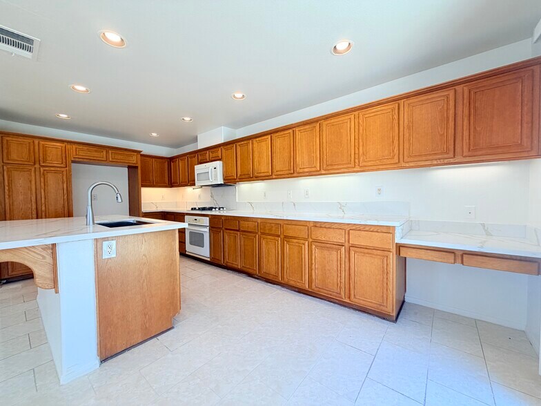 Building Photo - 28330 Linda Vista St