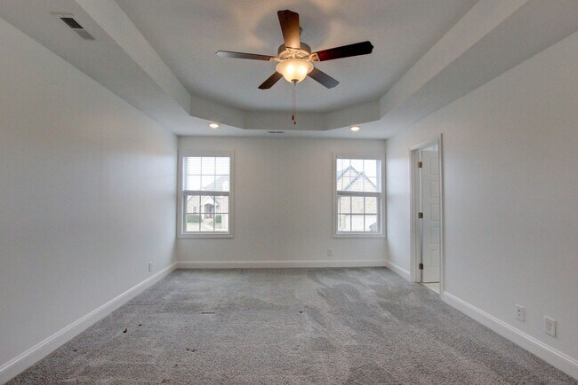 Building Photo - 702 Ellie Nat Dr