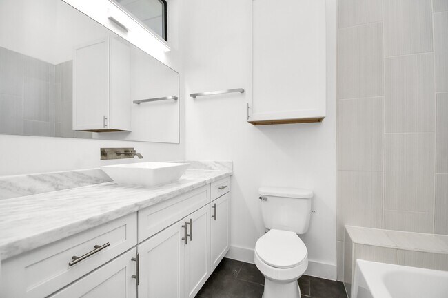 Building Photo - 732 W 22nd St