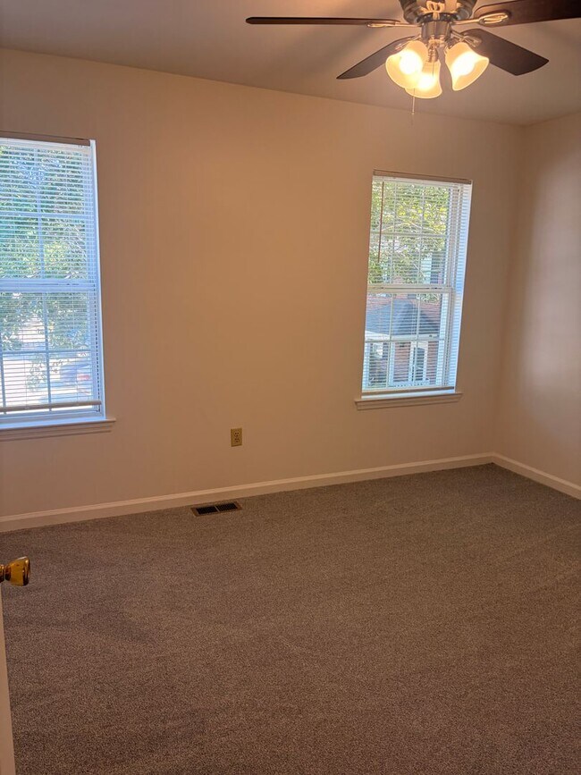 Building Photo - 5054 Lamppost Cir