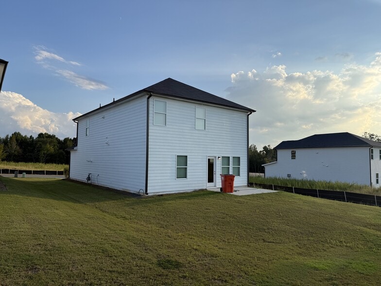 Building Photo - 2044 Avalon Rdg