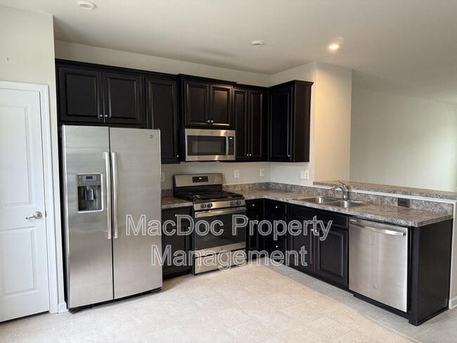 Building Photo - 505 Rolling Valley Dr