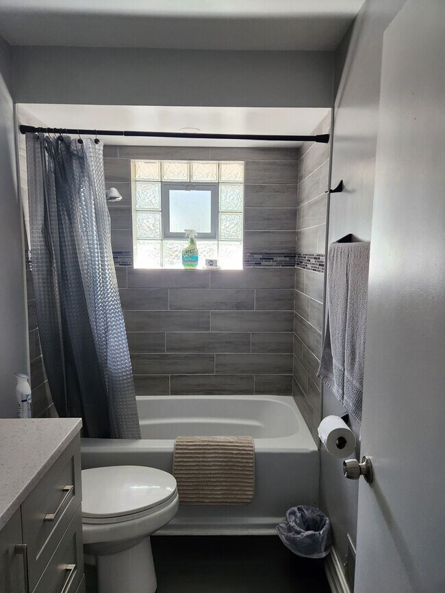 Building Photo - 368 Luella Ave