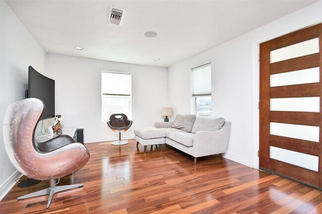 Building Photo - 1204 Archer St