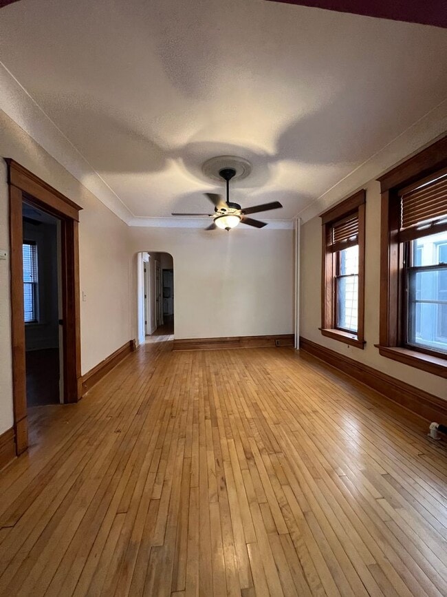 Building Photo - 322-324 E 5th St