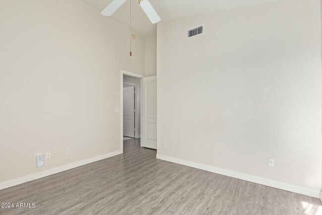 Building Photo - 10848 W Ventana Dr S