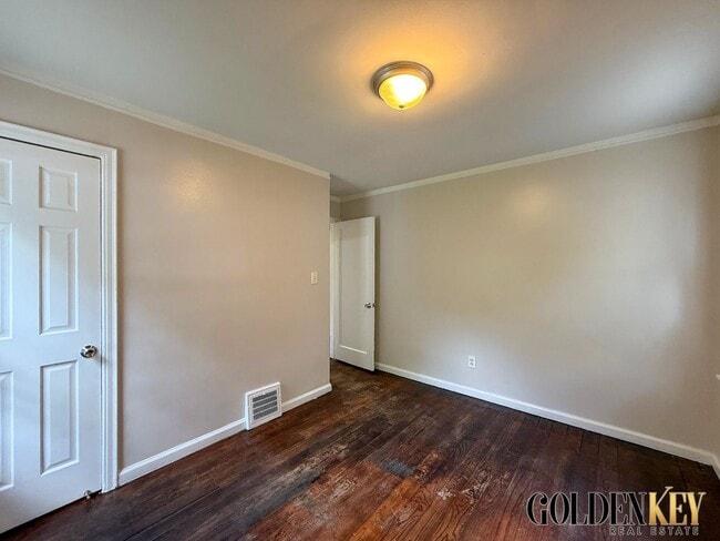 Building Photo - Charming 3 Bed 1 Bath on Detroit’s Eastside!