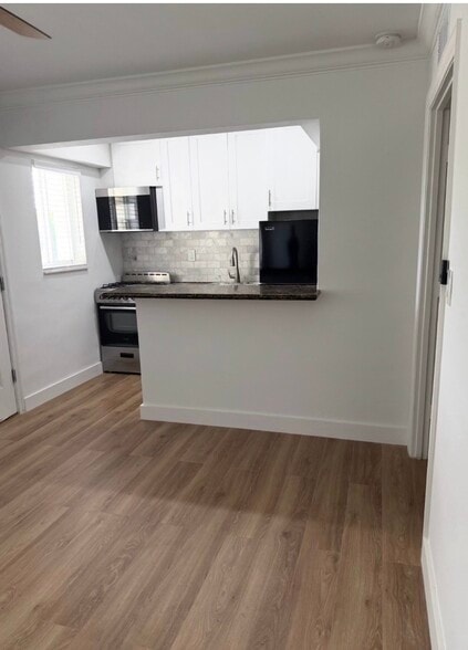 Building Photo - 1014 Salzedo St