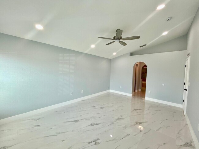 Building Photo - 3933 SW Kakopo St