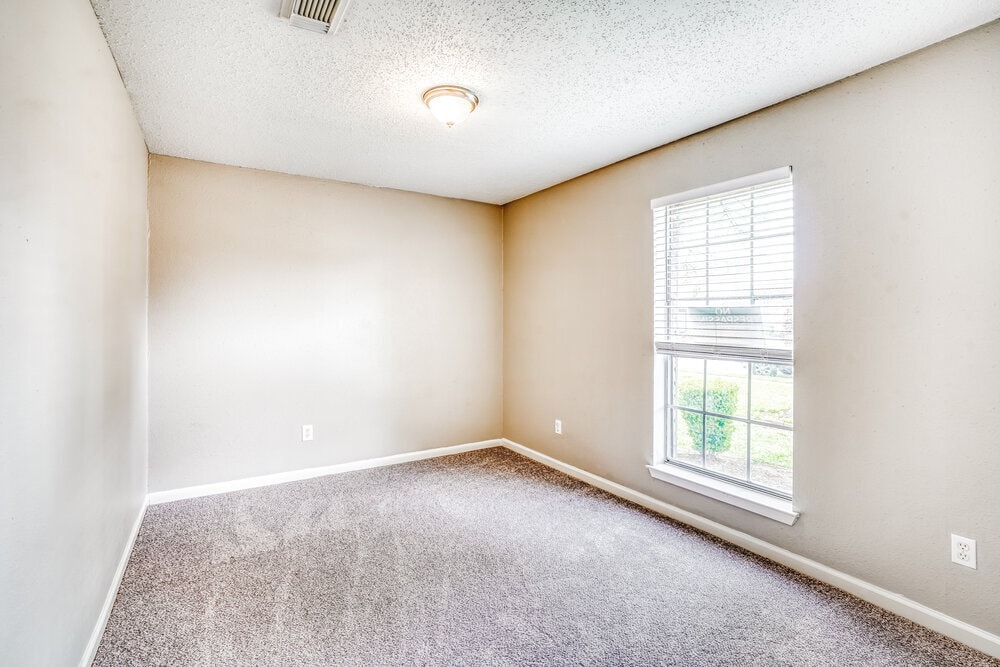 Building Photo - 12214 Flaxen Dr