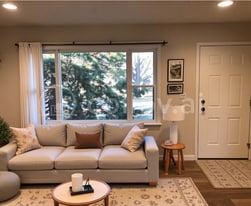 Building Photo - 106 E 2nd St