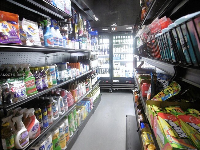 Building Photo - 770 Claughton Island Dr